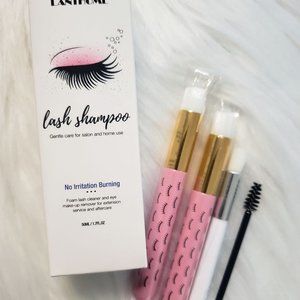 Lash Shampoo with cleaning applicators and lash brush
